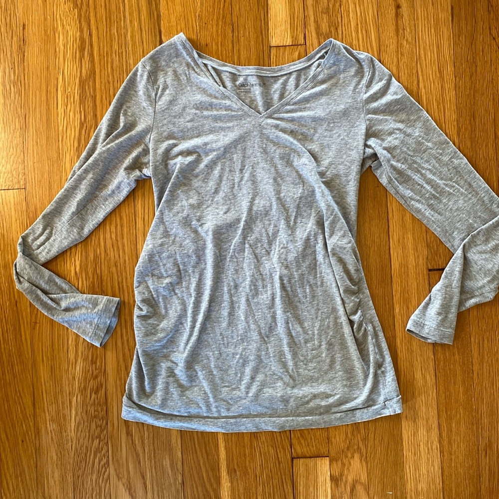 Gap Maternity long-sleeve gray tee, M